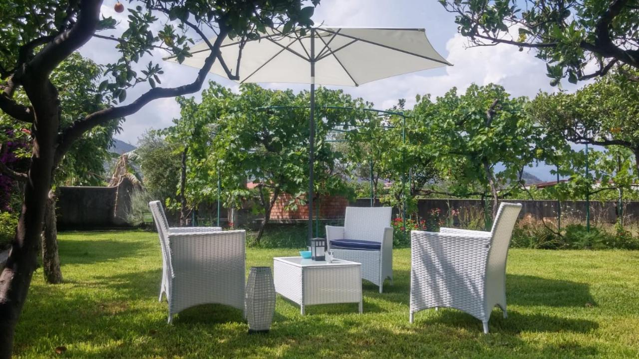 Giardino Sul Mare Bed & Breakfast Пати Екстериор снимка