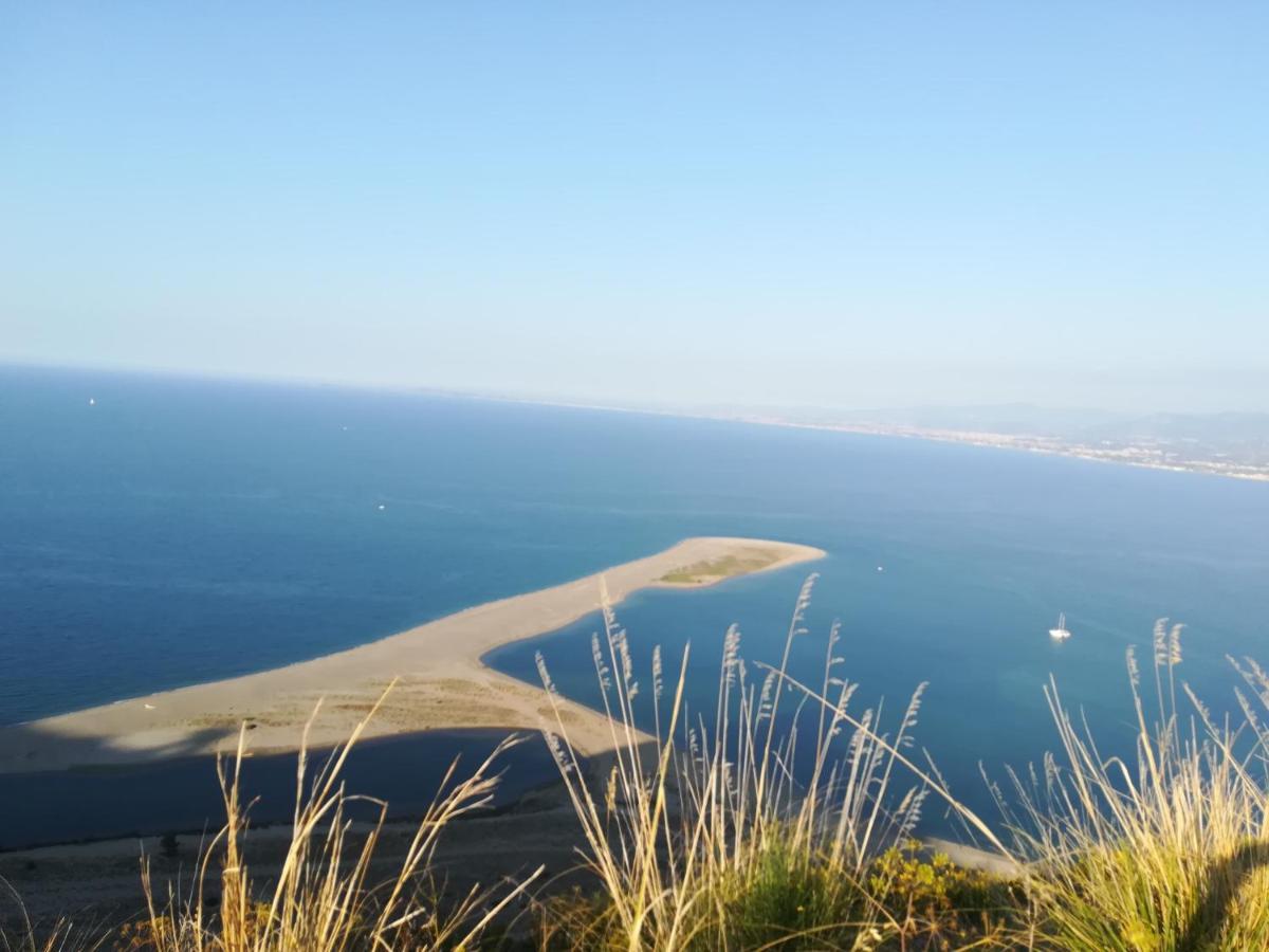 Giardino Sul Mare Bed & Breakfast Пати Екстериор снимка