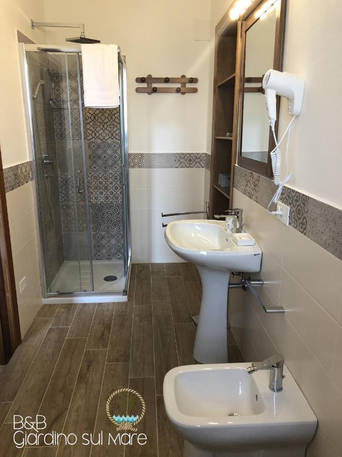 Giardino Sul Mare Bed & Breakfast Пати Екстериор снимка