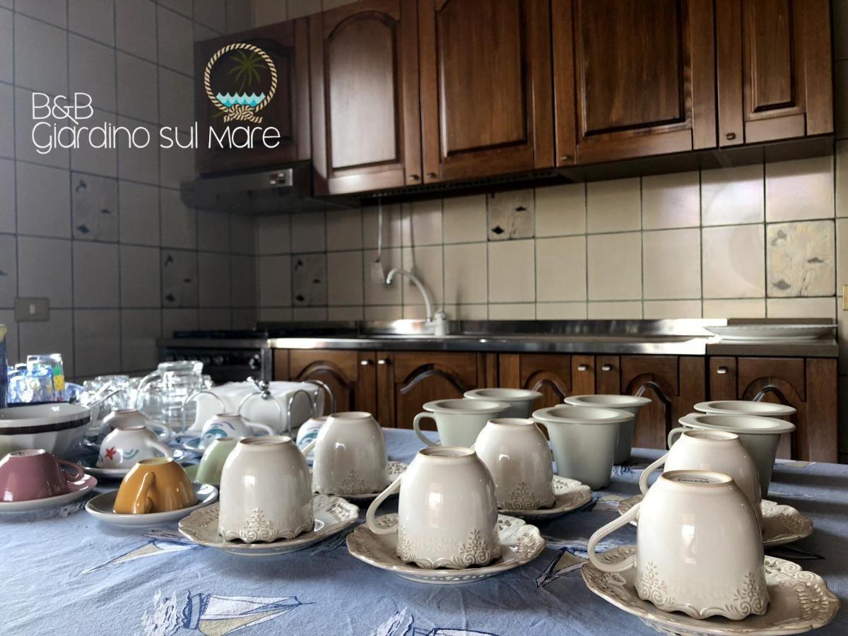 Giardino Sul Mare Bed & Breakfast Пати Екстериор снимка